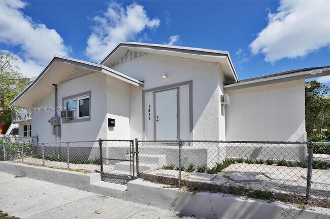 Building Photo - 1411 SW 3rd St