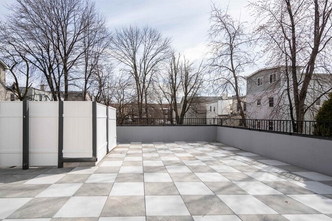 Building Photo - 144 Bergen Ave