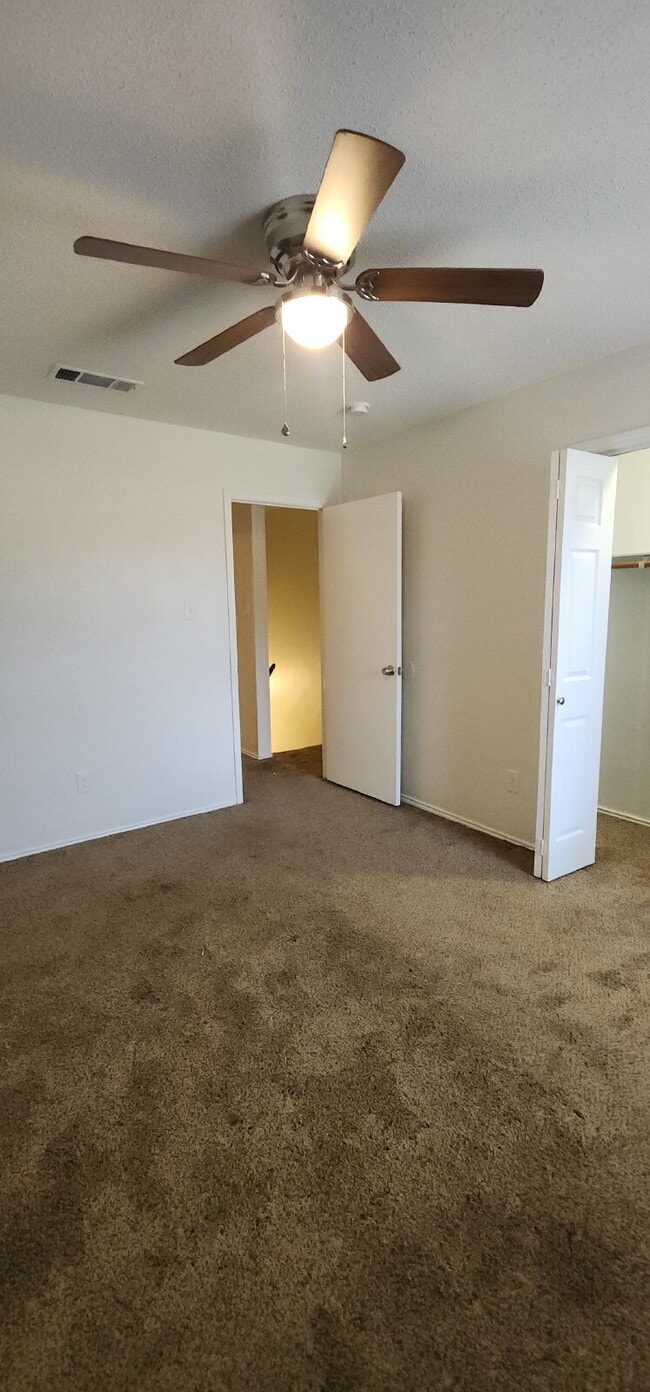 Building Photo - Now Leasing Charming 2 bedroom Townhome with garage & fenced backyard.  – 9110 White Settlement R...