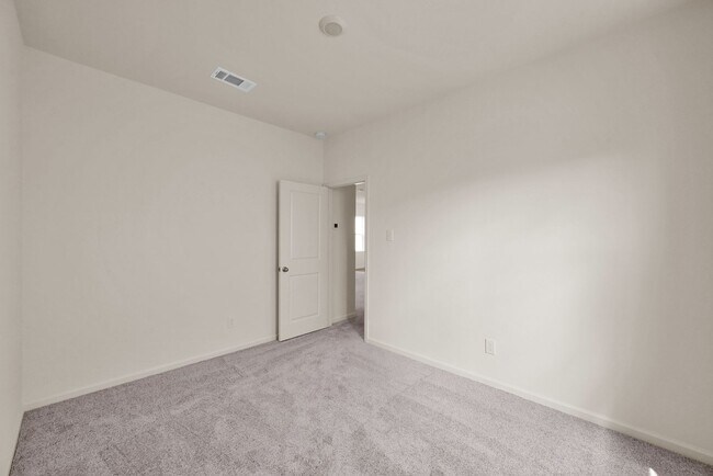 Building Photo - For Lease | 3 Bed, 2 Bath | 1,412 Sq Ft | ...