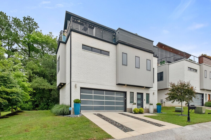 Building Photo - 1588 N Desoto Pl