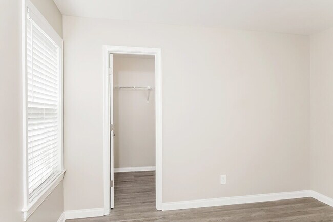 Building Photo - 1818 Jefferson Ave