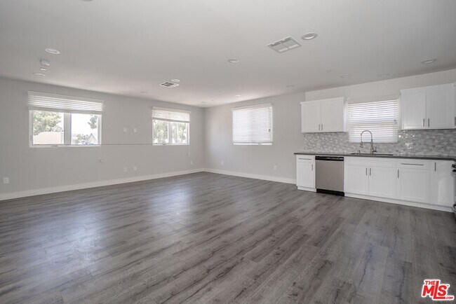 Building Photo - 3915 Brighton Ave