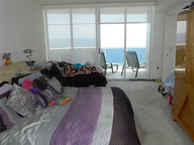 Building Photo - 17555 Collins Ave