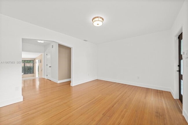 Building Photo - 710 NE 62nd St