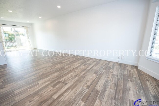 Building Photo - Newly Remodeled 5-Bedroom Home | 2-Car Gar...