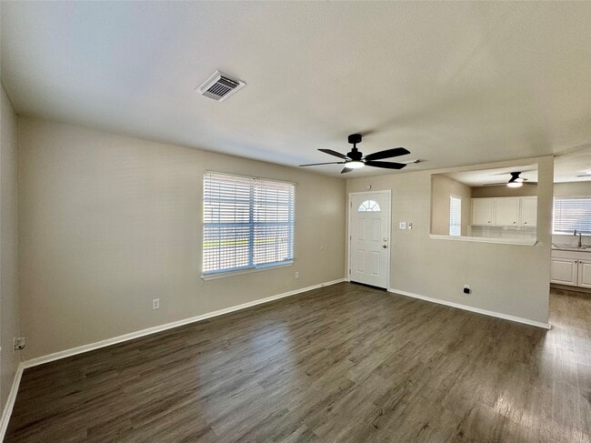 Building Photo - 303 Enid St