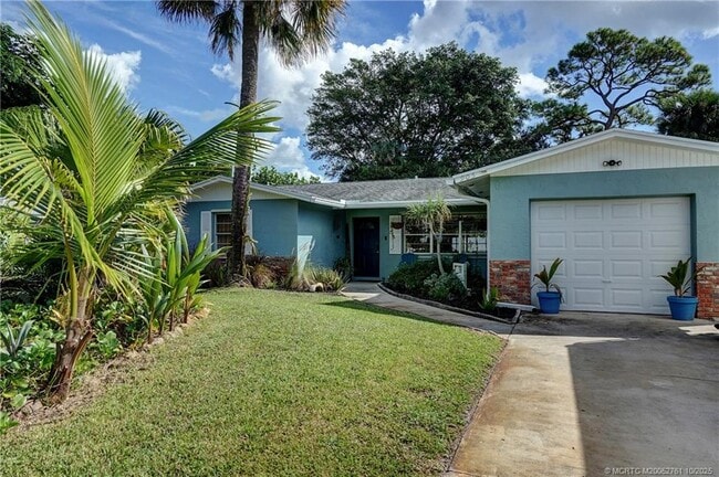 Building Photo - 905 SE Flamingo Ave