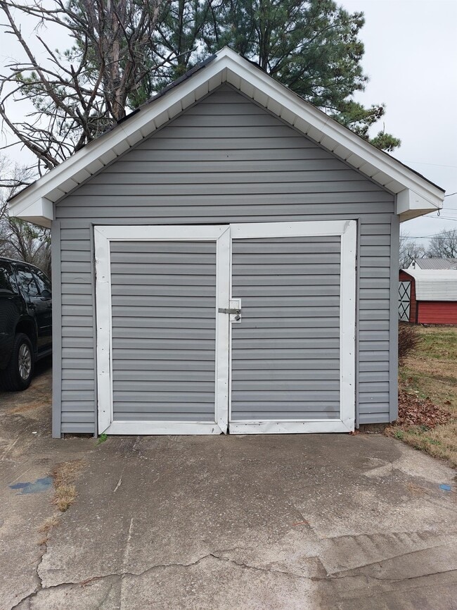 Building Photo - 2001 Highland Ave