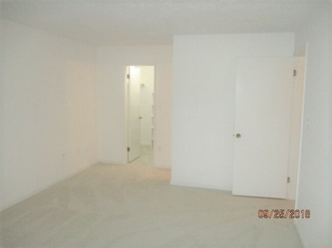 Building Photo - Private And Spacious, Ground Level, 2 Bedr...