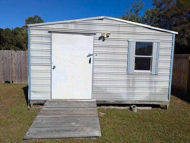 Building Photo - 7300 Rexford St