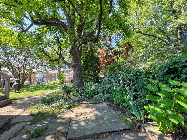 Building Photo - 1627 Webster St NE