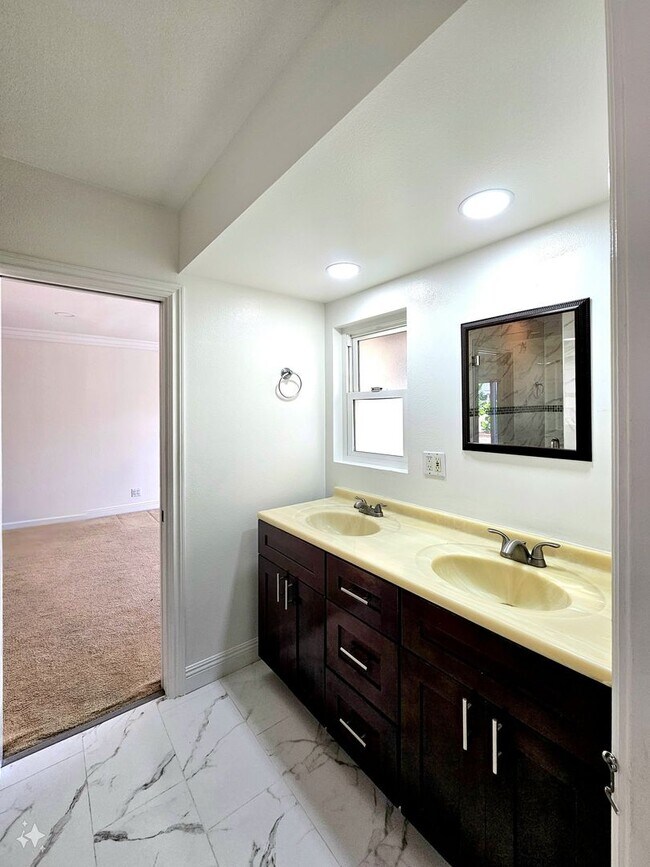 Building Photo - Beautiful Rental In Buena Park