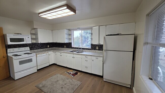 Building Photo - 1060 36th St