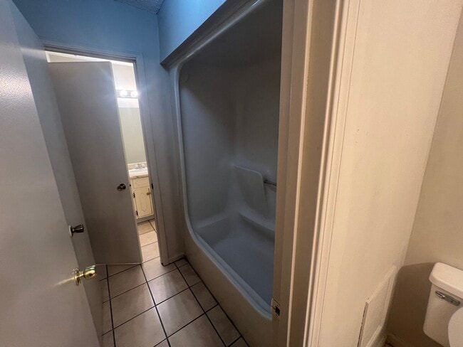 Building Photo - 716 E 33rd St