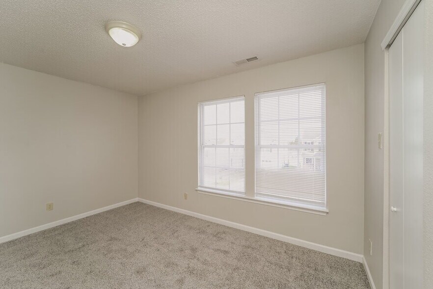 Building Photo - 822 Littleton Dr