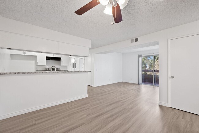 Building Photo - Updated 2BD/2BA Apartment IN SYLMAR