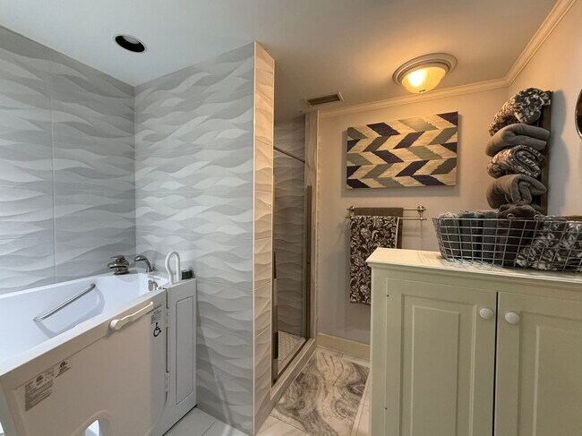 Building Photo - 225 LSU Avenue