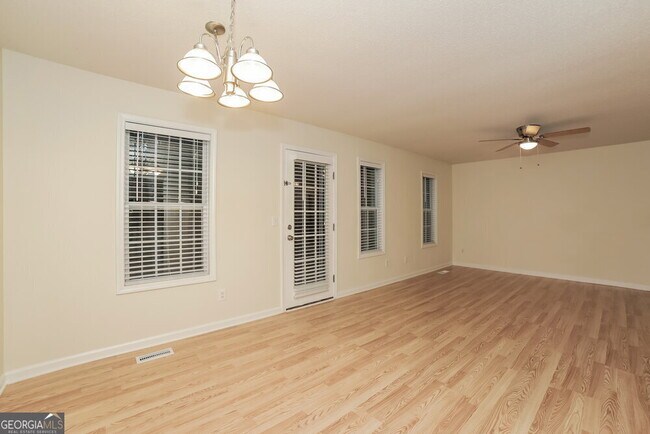 Building Photo - 757 Newport Dr