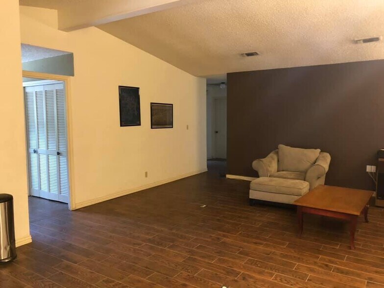 Building Photo - 133 Blanco St