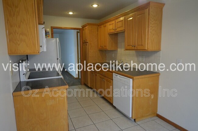Building Photo - 5200 Hardy Ct