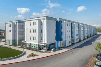 Building Photo - Summit at Renaissance Park