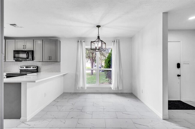 Building Photo - 2402 Blue Mist Ct