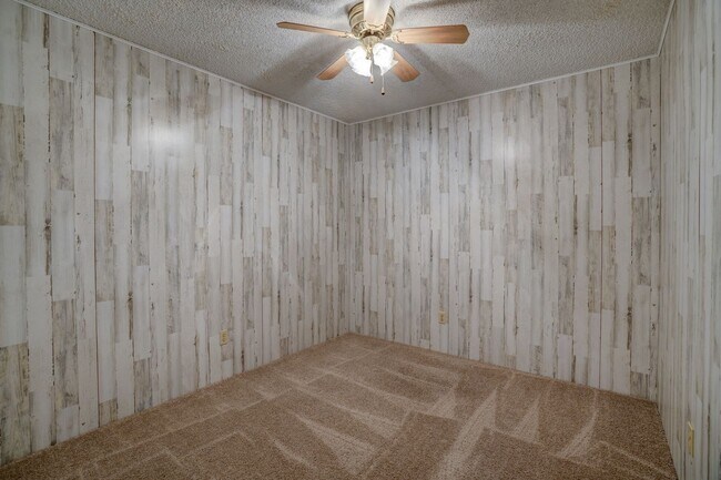 Building Photo - 5 Bedroom + a Den, 3 Bathroom, 2 Car Garage For Rent in Prescott!