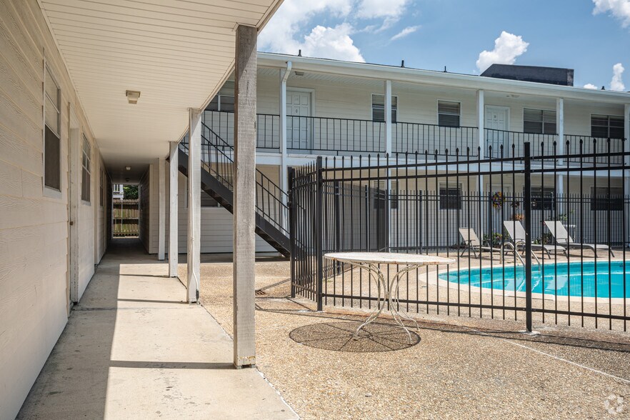 Gaslite Apartments in Tigerland 4606 Ya Tittle Ave Baton Rouge LA