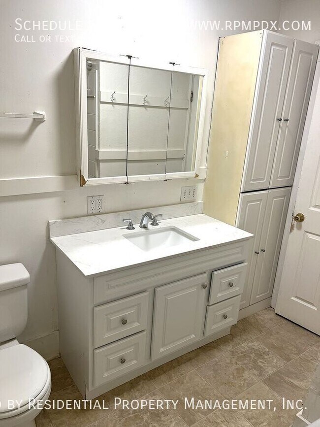 Building Photo - 214 NE Bryant St