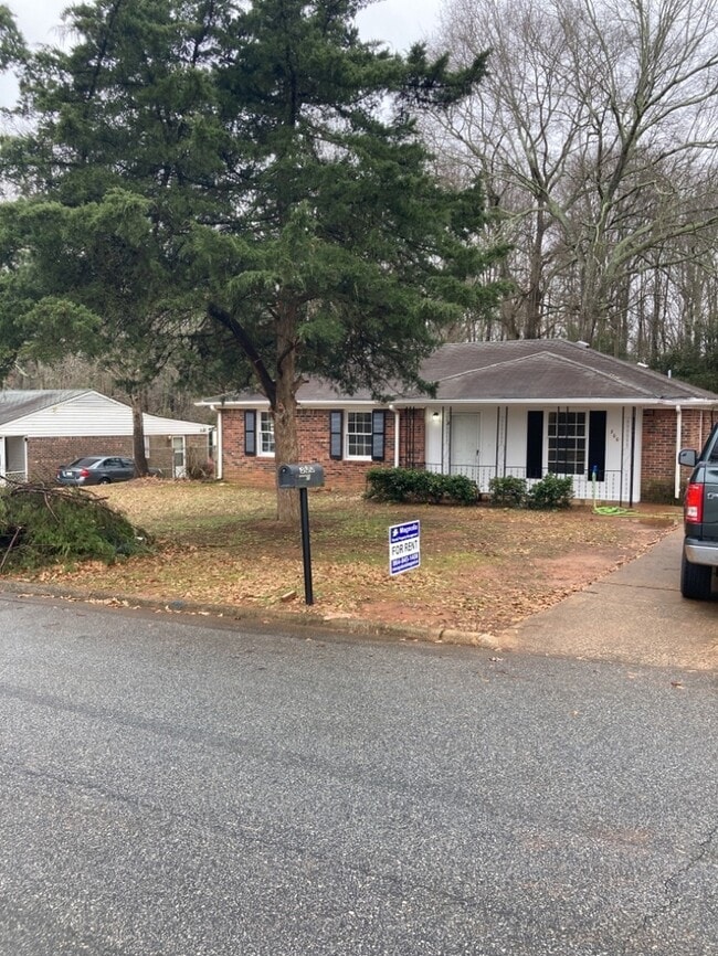 Building Photo - 3 Bedroom in Greenville