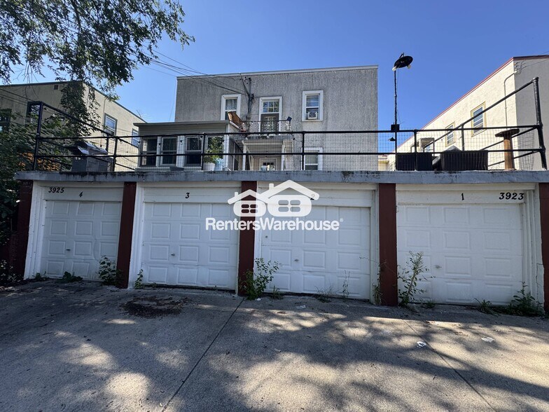 Building Photo - 3925 Chicago Ave