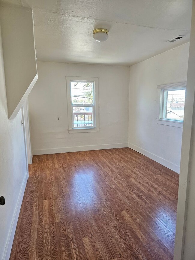 Building Photo - Original 1904 Style Home