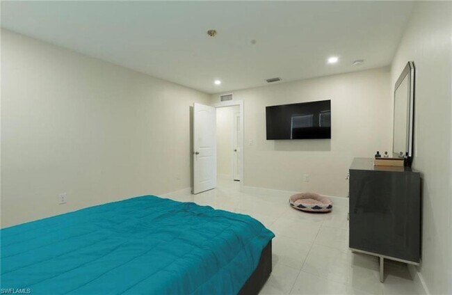 Building Photo - 261 Richmond Ave S