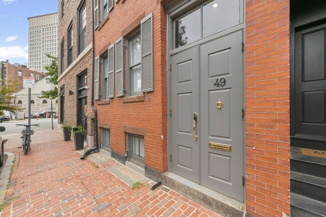 Primary Photo - 49 Winchester St