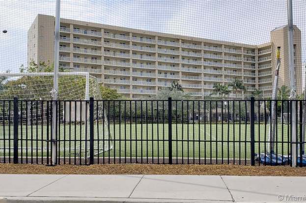 Building Photo - 250 180th Dr