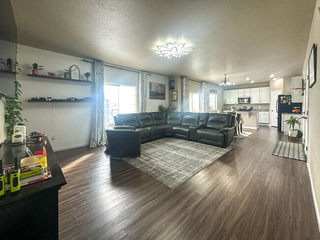 Building Photo - Grand 6bd 4ba Crystal Valley home with an in-law suite!!!