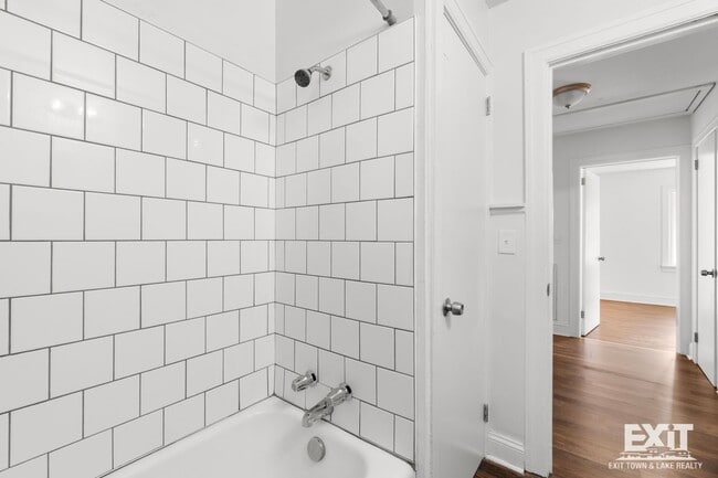 Building Photo - Welcome to your 2 bedroom, 1 bath home in South Hill!