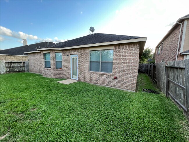 Building Photo - 5547 Linden Rose Ln