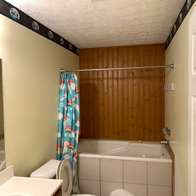 Building Photo - 115 Rough River Run