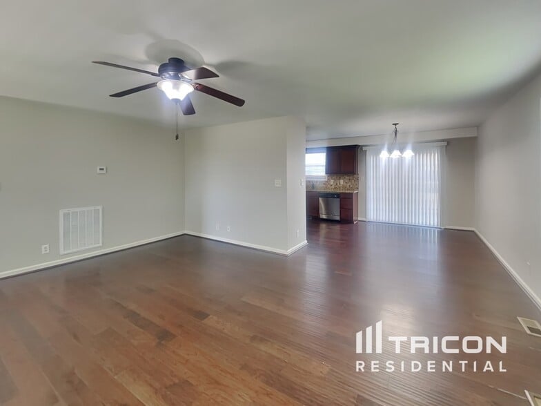 Building Photo - 1073 Castlerock Dr