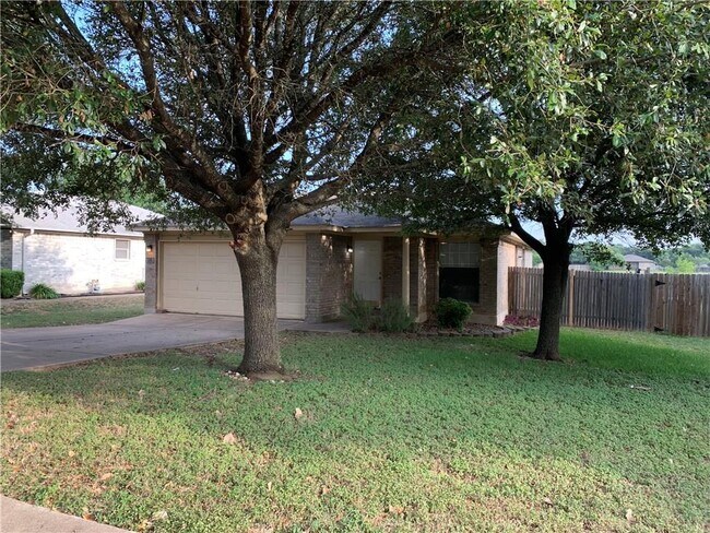 Primary Photo - 915 Audra St