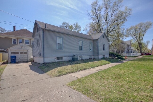 Building Photo - 2 bed home