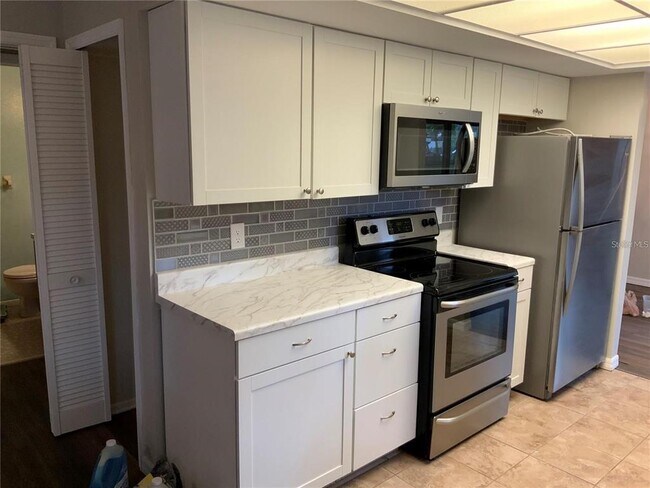 Building Photo - 2067 Red Cedar Ln