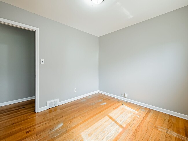 Building Photo - Charming 3-Bedroom Ranch in the Heart of Garden City