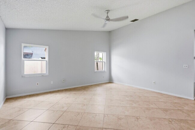 Building Photo - 2171 NW 76th Ave