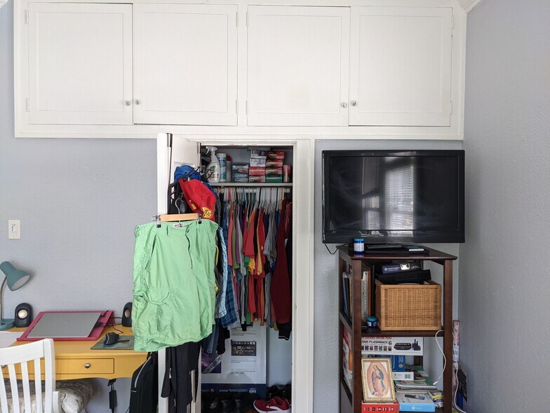 Bedroom 2 Closet - 123 E Norwood Ct