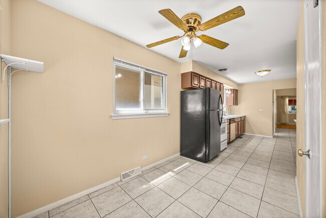 Building Photo - 3109 Grove Ave