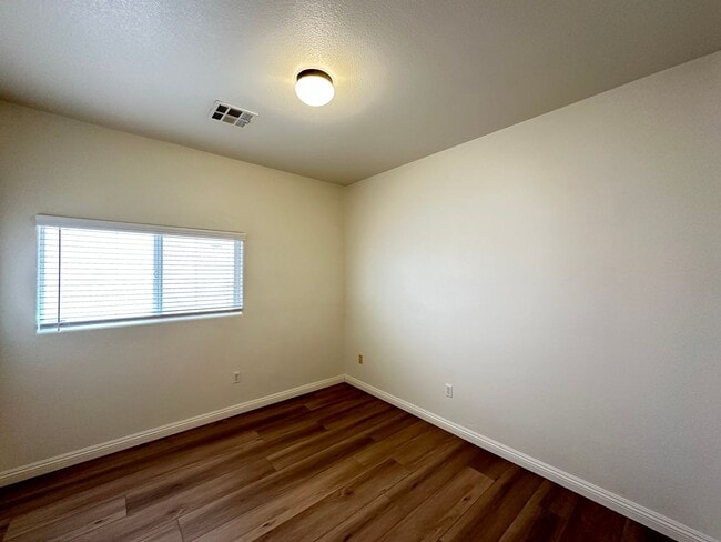 Building Photo - Bella Terra At Southern Highland