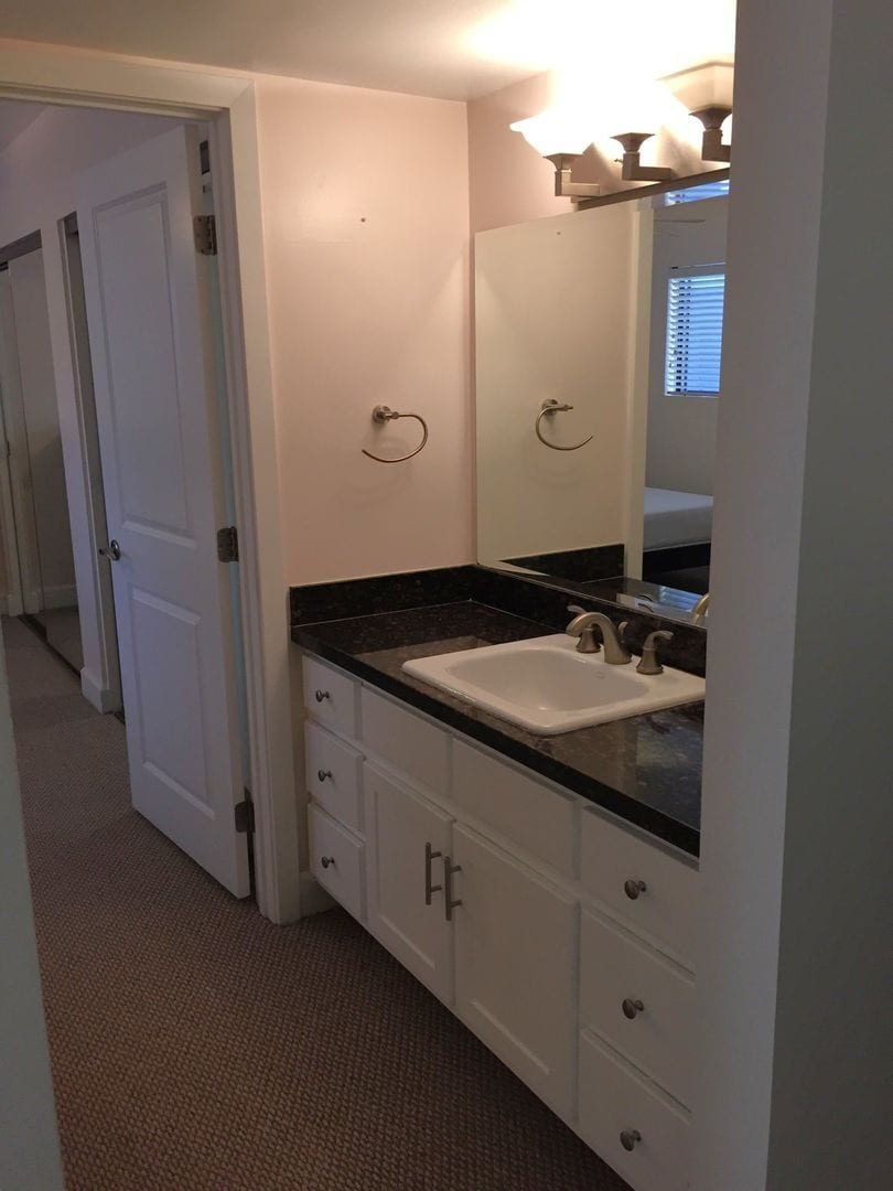Building Photo - 1 Bed + 1 Bath Brentwood Now Leasing for 2026-2027 UCLA Housing